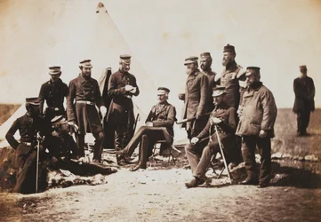 Generálporučík Sir John Lysaght Pennefather a štáb, z alba 52 fotografií souvisejících s krymskou válkou, 1855